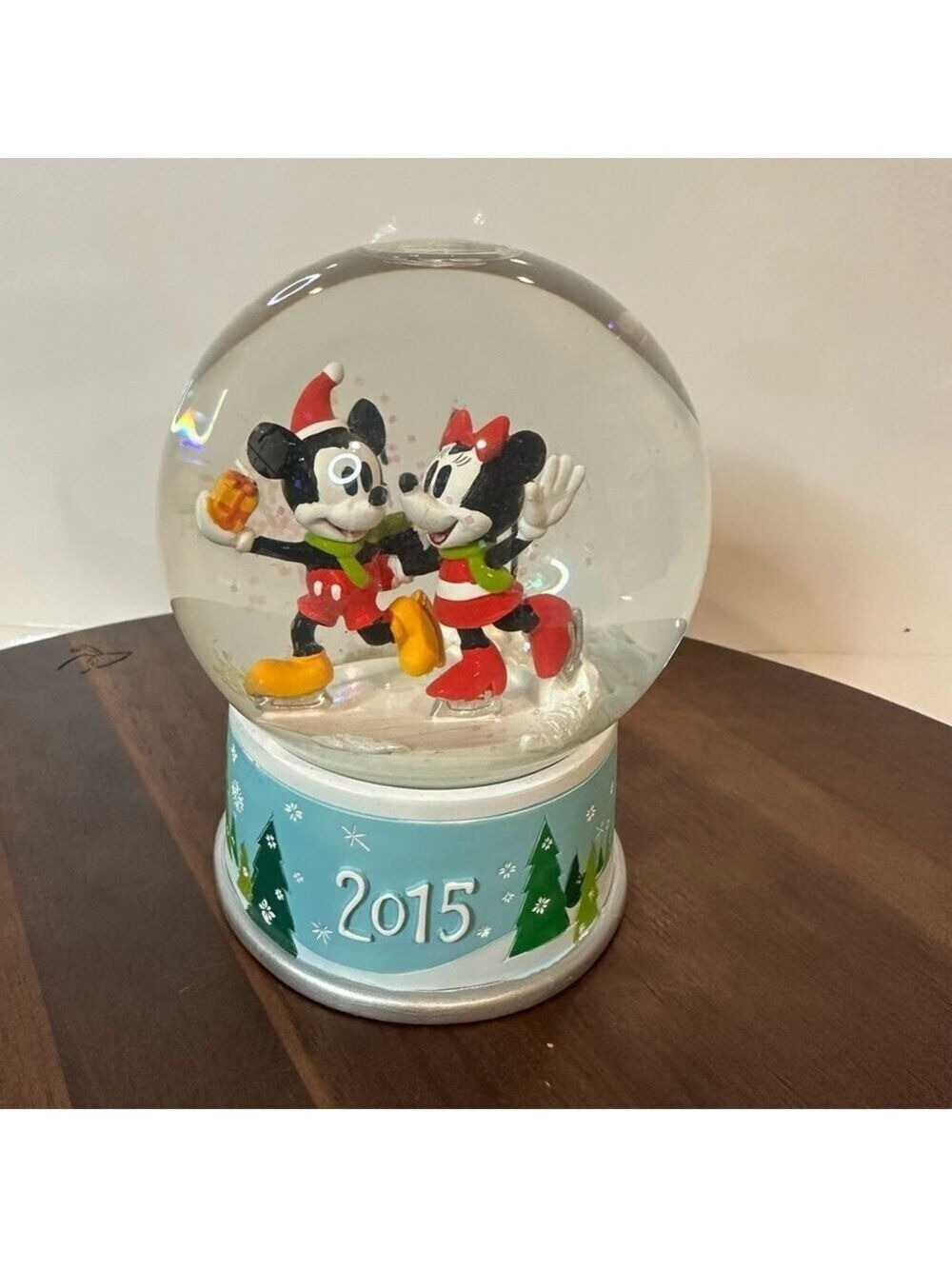 Vintage Disney Store 2015 Mickey Minnie Mouse Ice Skating Christmas Snow Globe